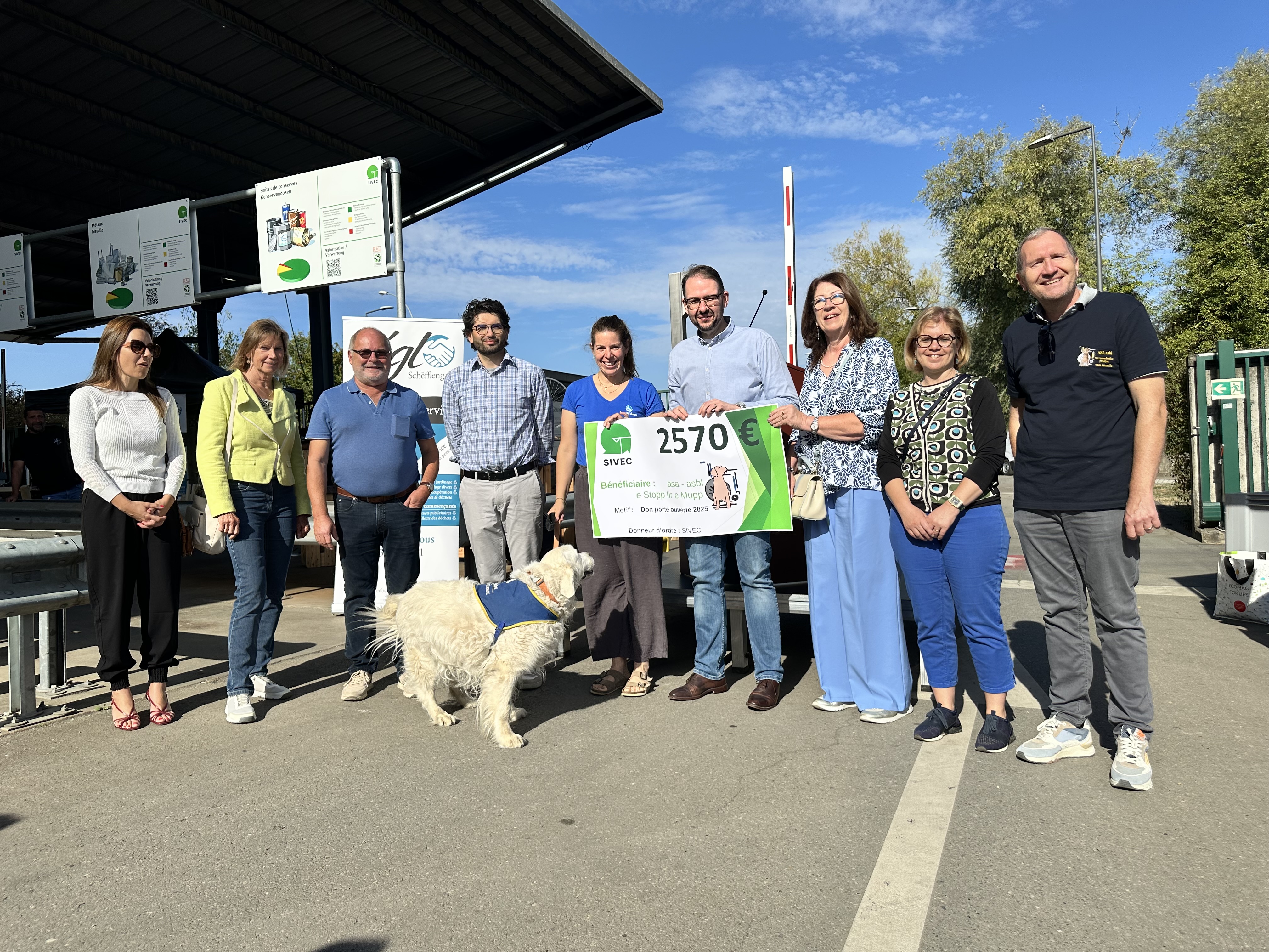 Chèque-Iwwerreechung beim UPCYCLING Event